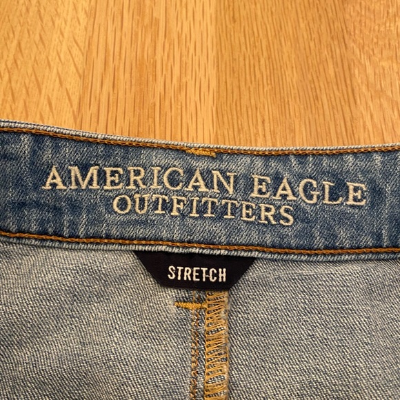 American Eagle Outfitters Short Stonewashed Jean Skirt w Buttons/Size 4/Stretch - Picture 4 of 8